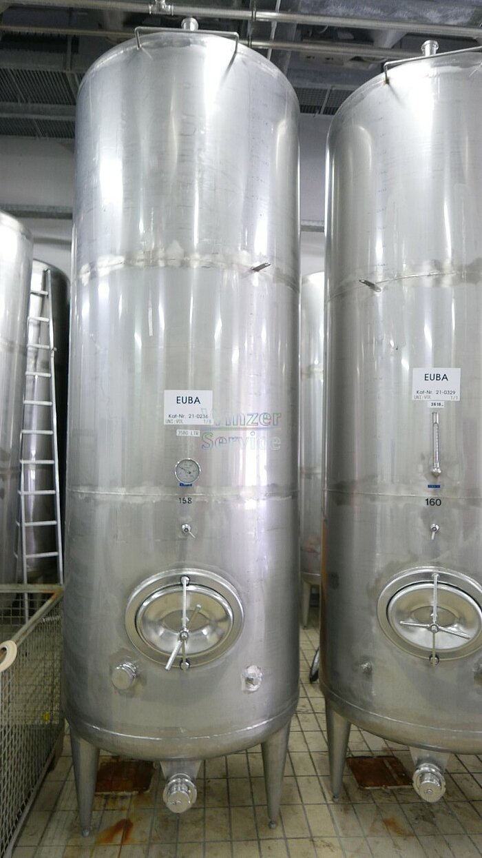 Bild 1 3.580 Liter Lagertank/ Weintank rund stehend aus V2A