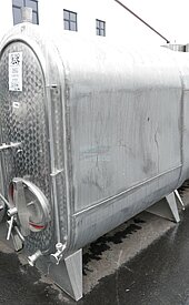Bild 1 1.300 Liter Tank, Lagertank, Weintank lang, oval, liegend aus V2A