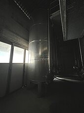 Bild 2 Rotwein-Fermenter Tankanlage DEFRANCESCHI, ca. 100 000 Liter