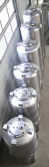 Bild 3 Lagertank / Biertank / Drucktank  800 – 2000 Liter  rund aus V2A 