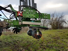 Bild 2 Unterstockmulchgerät zur Beikrautbekämpfung