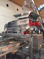 Bild 3 Trauben-Abbeermaschine ROTOVIB mit Rollensortierer
