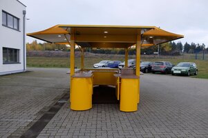 Bild 1 Klagie Weinverkaufsanhänger
