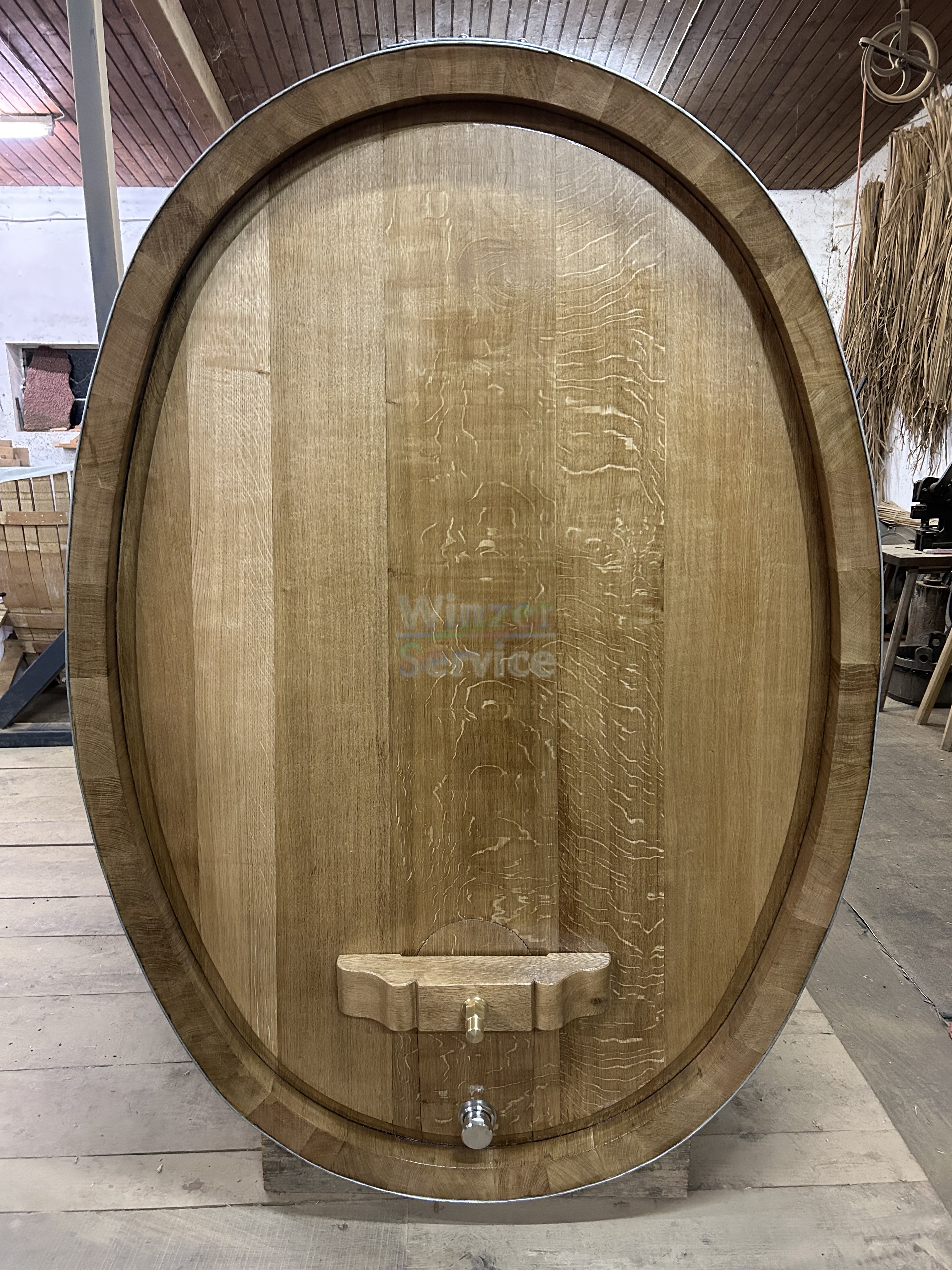 Neues Ovales Weinlagerfass mit 2450 Liter Inhalt