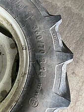 Bild 1 New Holland Weinberschlepper Reifen 