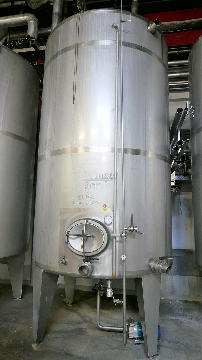 Bild 1 12.500 Liter Lagertank, stehend aus V2A