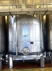 Bild 2 Rotwein-Gärtanklager DEFRANCESCHI Total 203 200 Liter