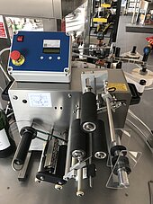 Bild 2 Halbautomatische Selbstklebeetikettiermaschine