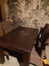 Bild 3 Tische Stühle Regal