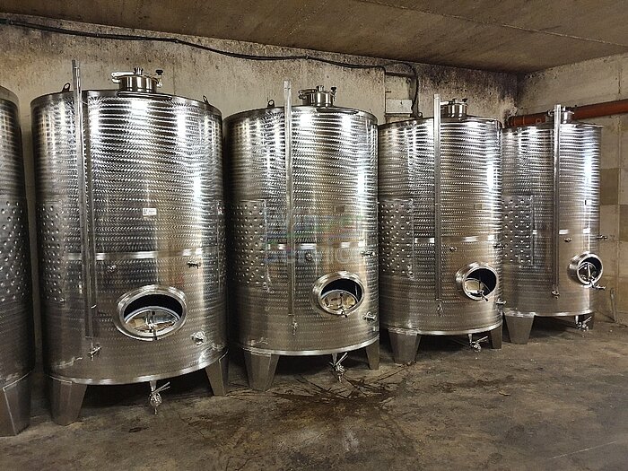 Bild 1 5x 5.000 L VA Weinlagertank rund stehend mit Komplettausstattung
