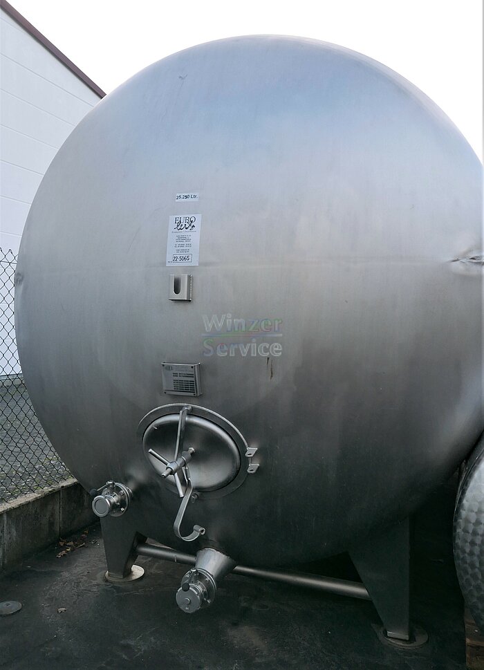 Bild 1 25.250 Liter Drucktank 1 Bar, Lagertank, rund liegend aus V2A