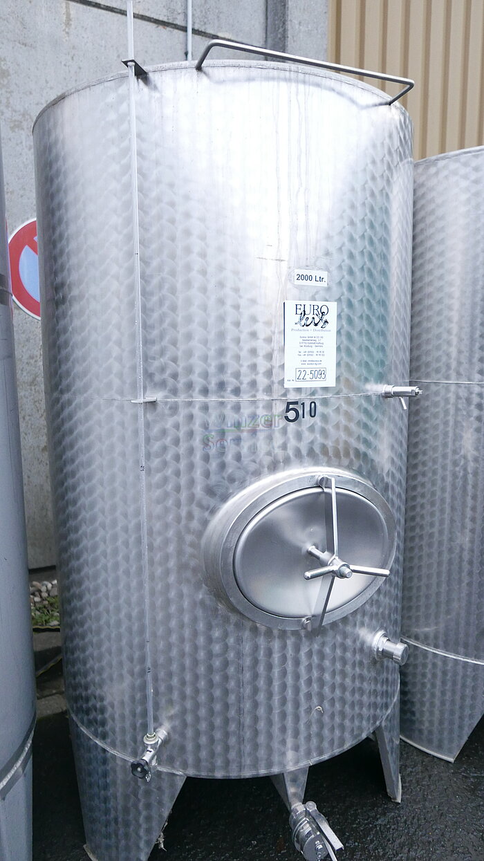 Bild 1 2.000 Liter Lagertank, Weintank, Rund, stehend aus V2A