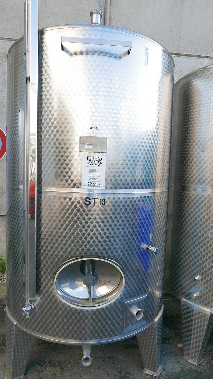 Bild 1 3.100 Liter Lagertank, Weintank m.Kühlplatte Rund stehend aus V2A